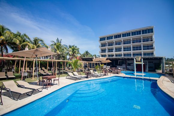 club de playa con restaurante en Acapulco