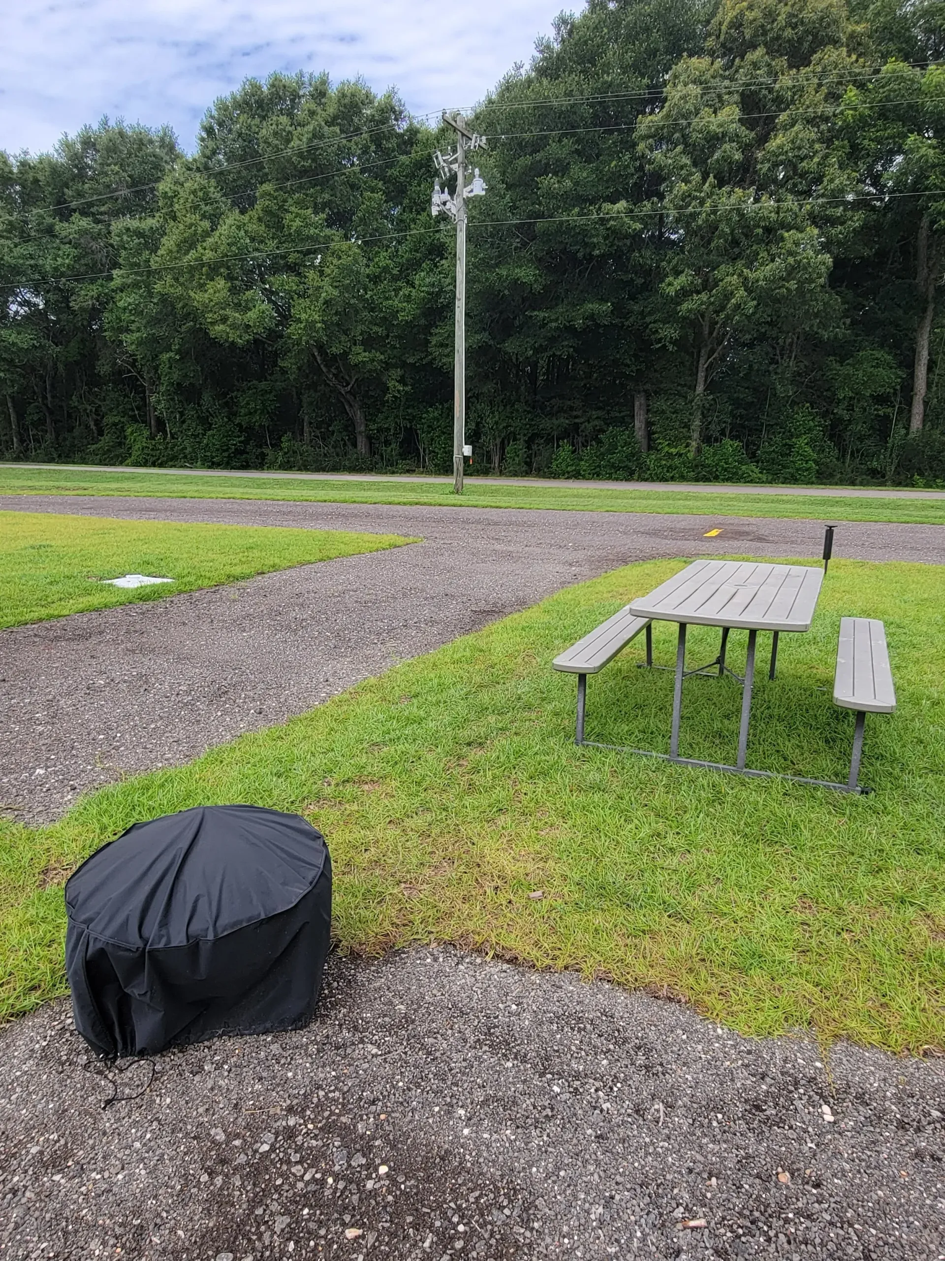 Picnic area near Simple Livin Campground
