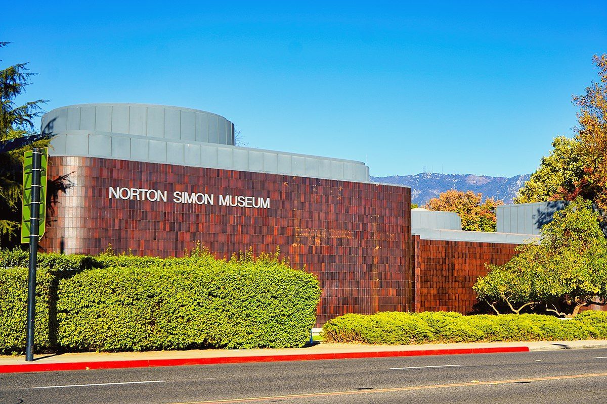 A large building with a sign that says norton simon museum on it.