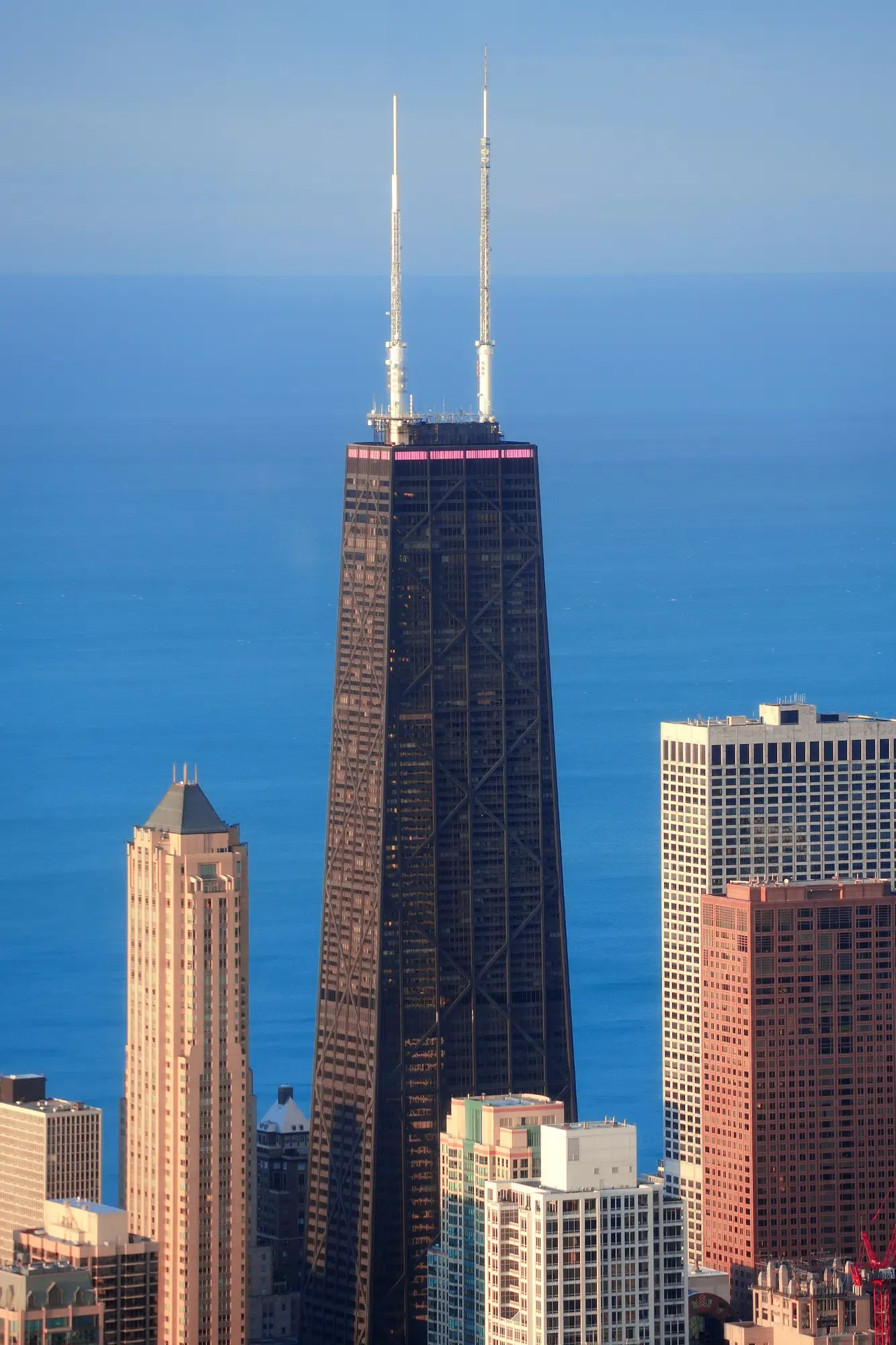 A very tall building in the middle of a city
