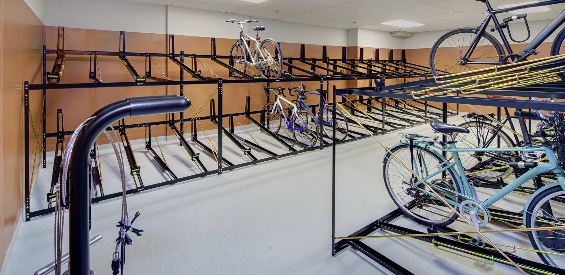 A room filled with lots of bicycles on racks