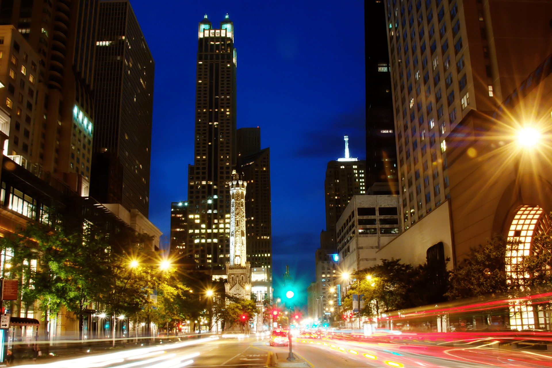A blurry picture of a city street at night