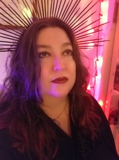 A woman is wearing a crown on her head, representing Hekate.