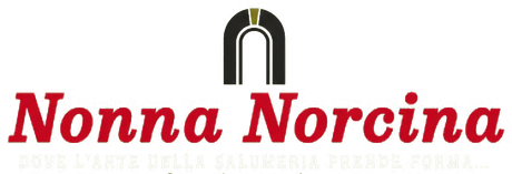Logo per “Nonna Norcina” in caratteri rossi con slogan verde oliva su sfondo crema.