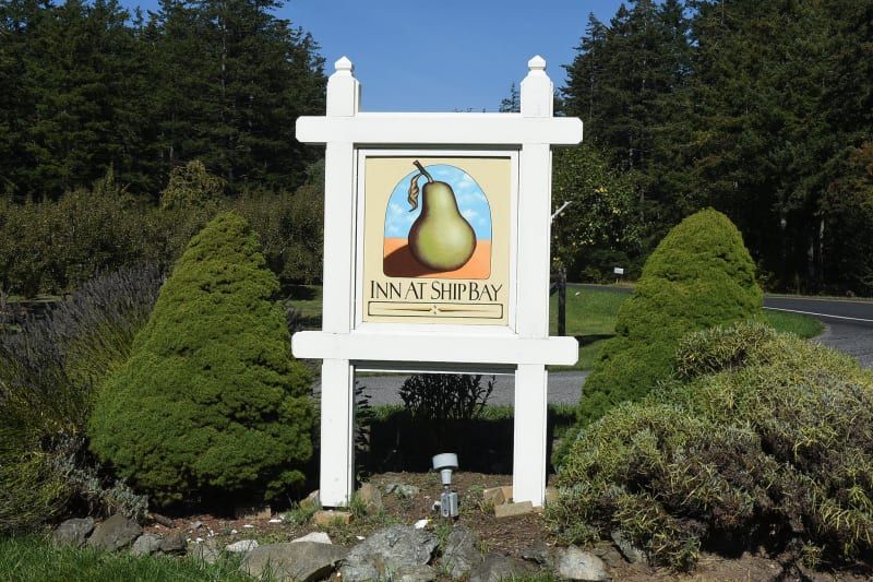 A sign with a pear on it that says inn on the bay