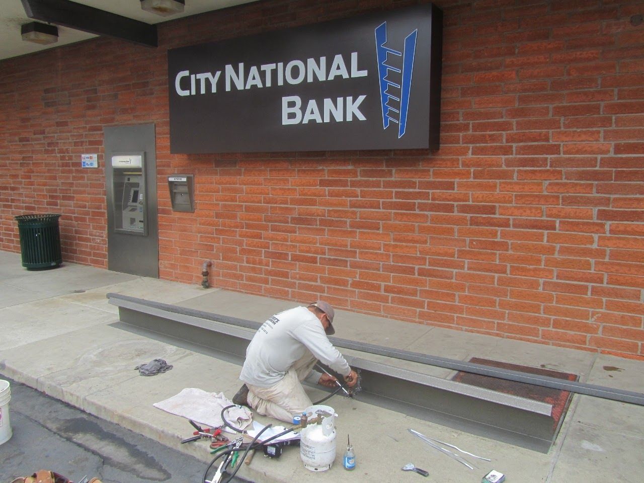 worker installing a gutter