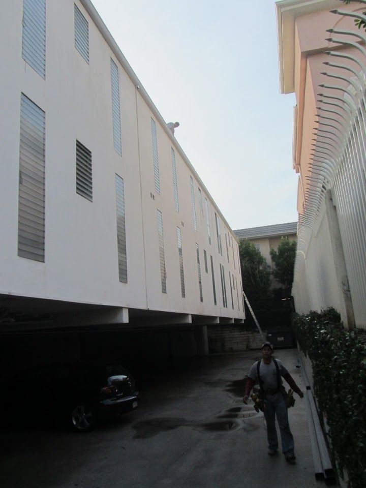 worker installing a gutter