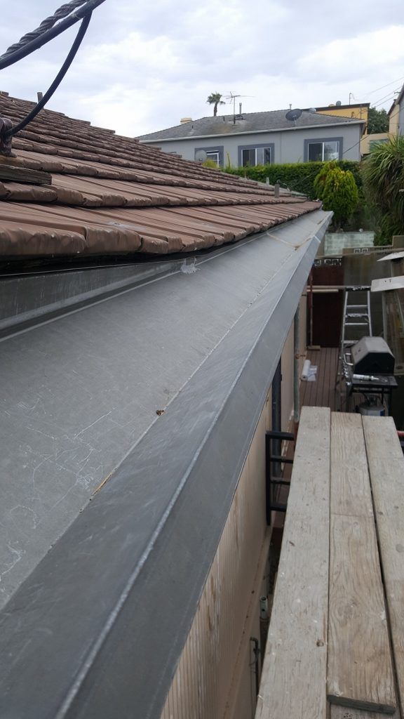 worker installing a gutter