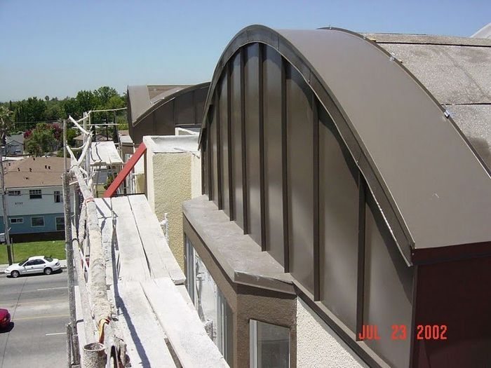 worker installing a gutter