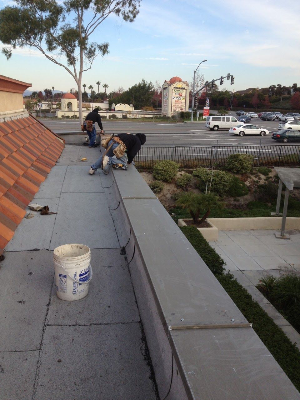 worker installing a gutter