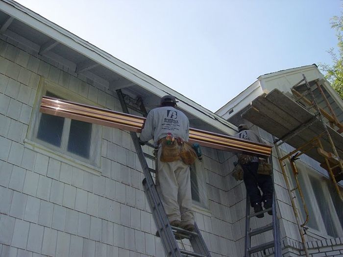 worker installing a gutter