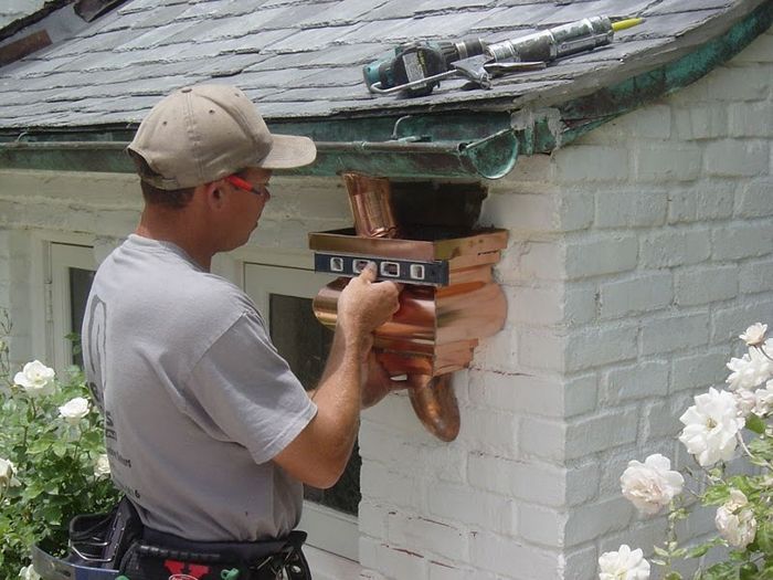 worker installing a gutter