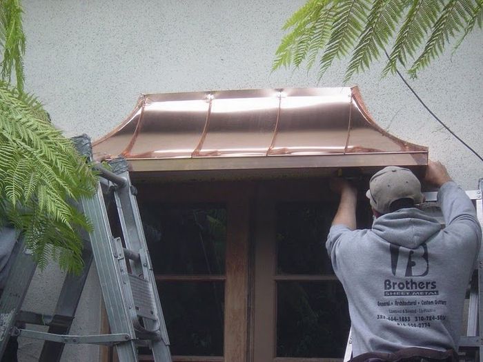 worker installing a gutter