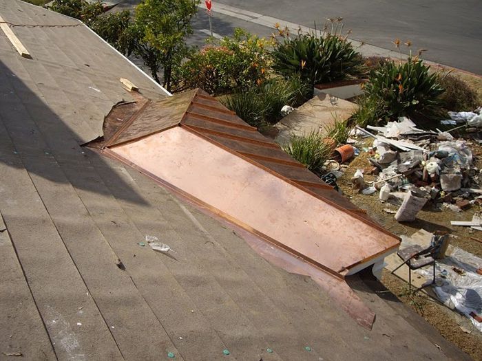 worker installing a gutter