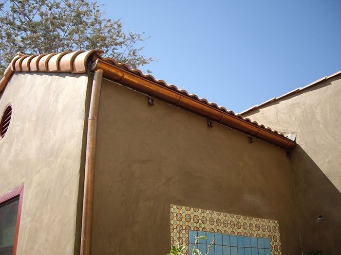 worker installing a gutter