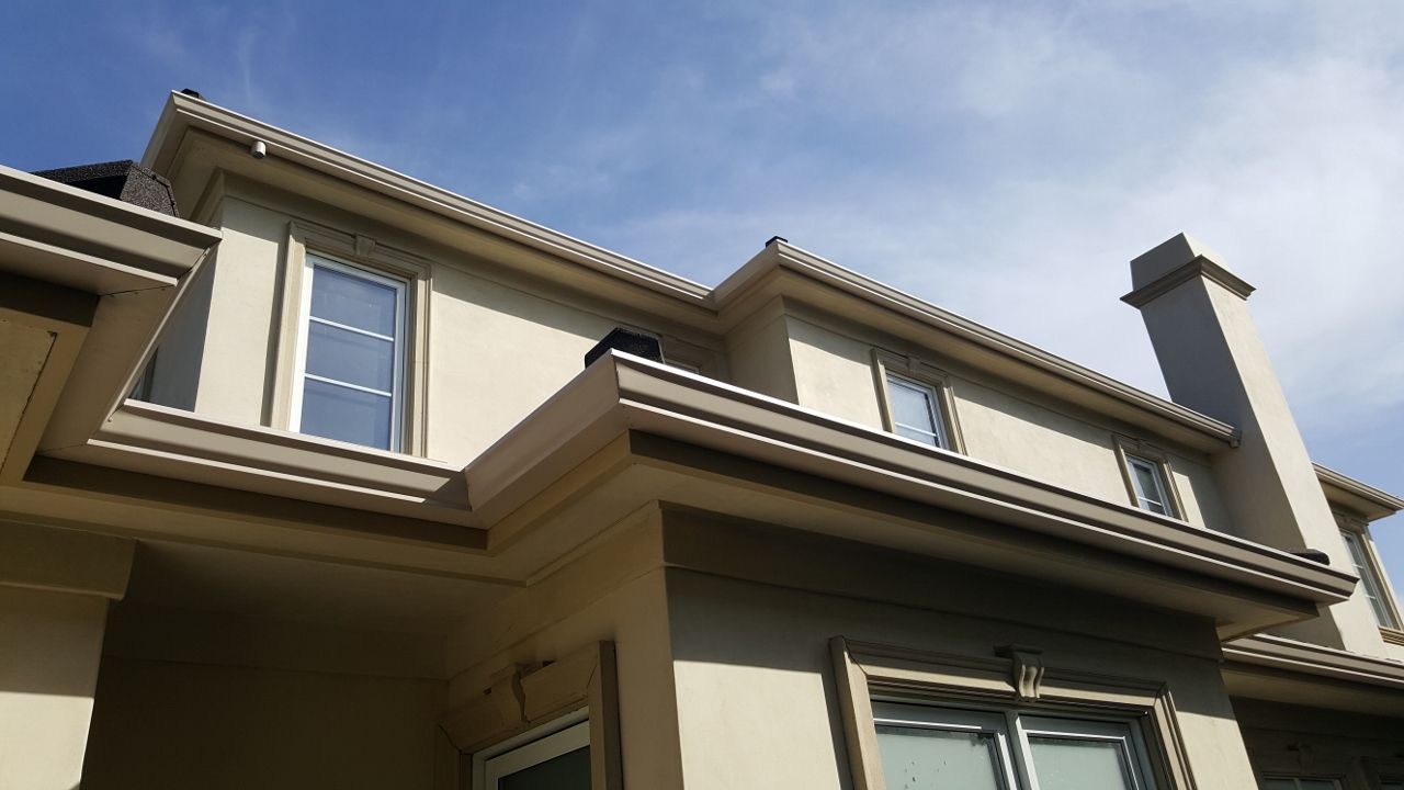 worker installing a gutter