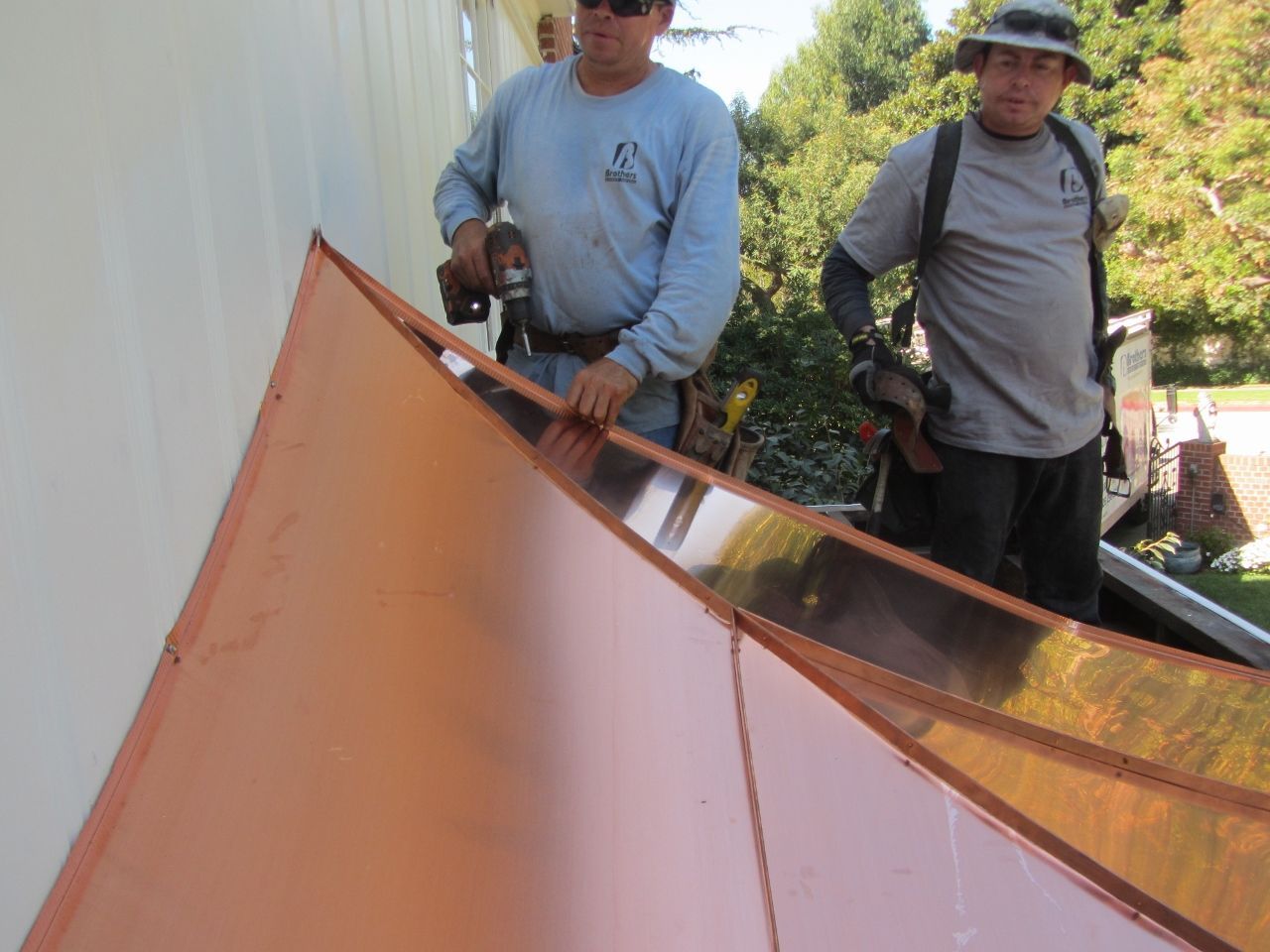 worker installing a gutter