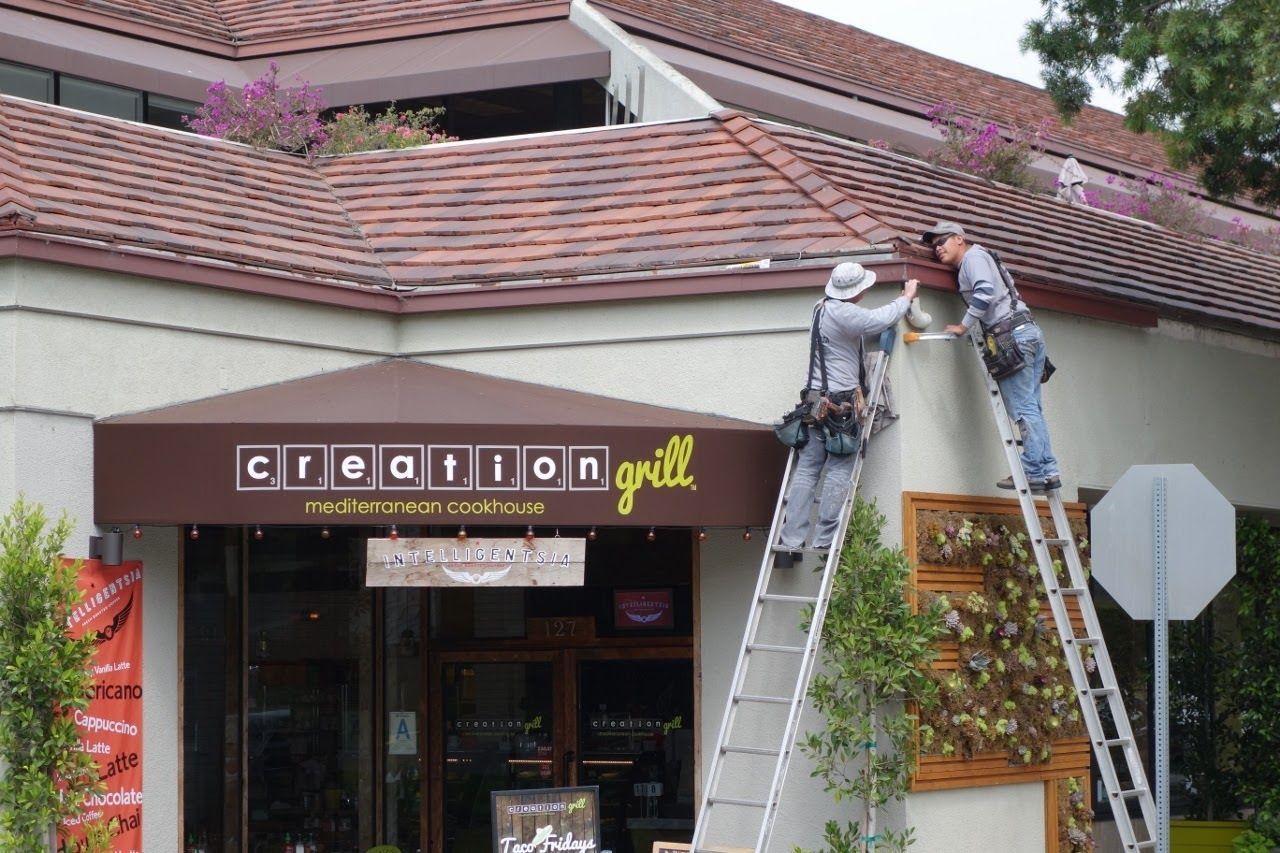 worker installing a gutter