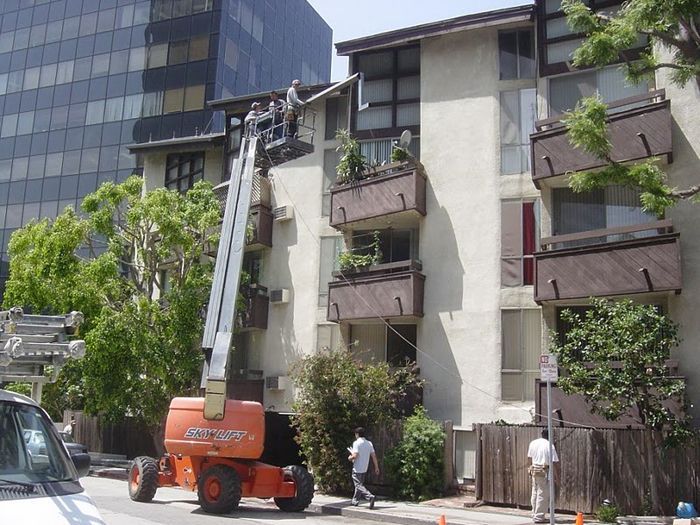 worker installing a gutter