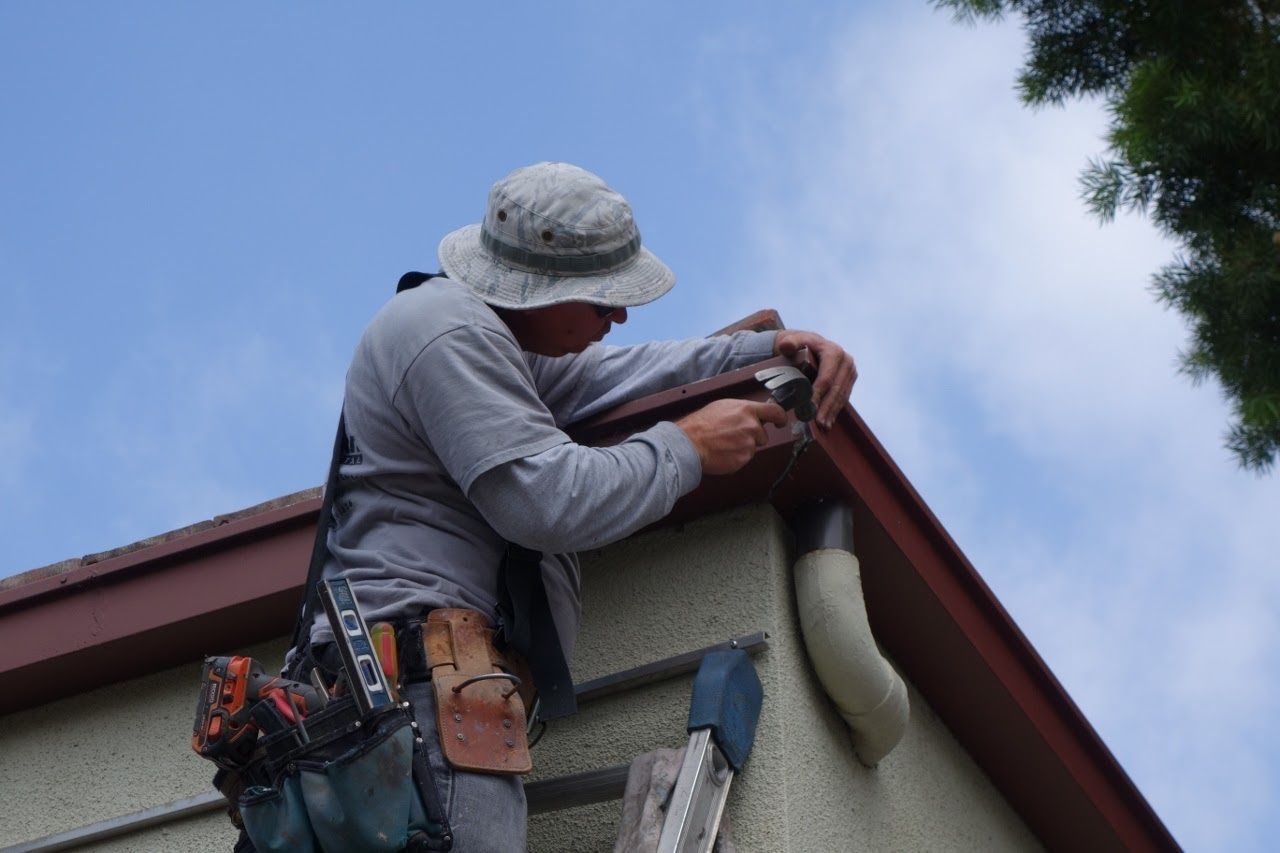 worker installing a gutter