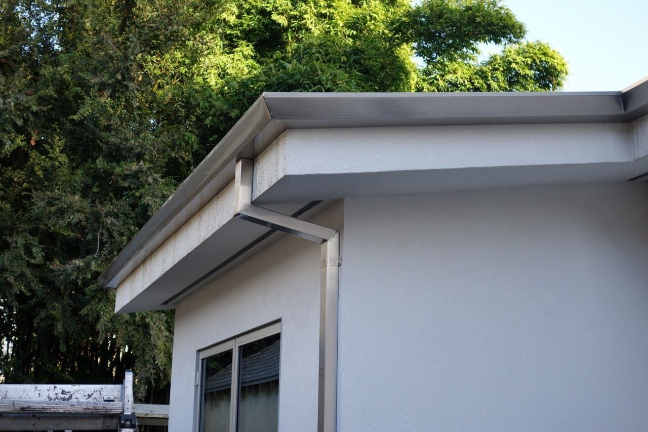 worker installing a gutter