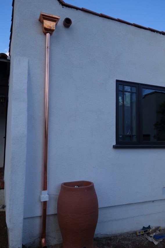 worker installing a gutter