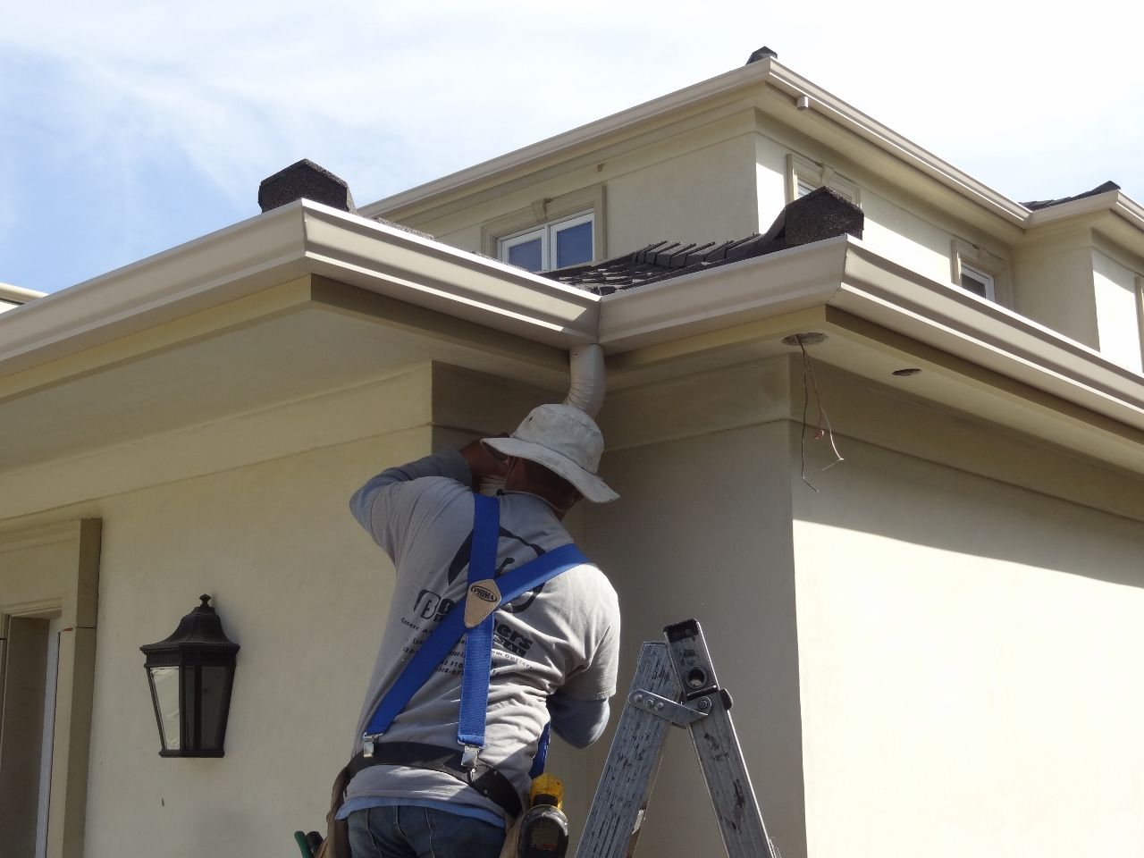 worker installing a gutter