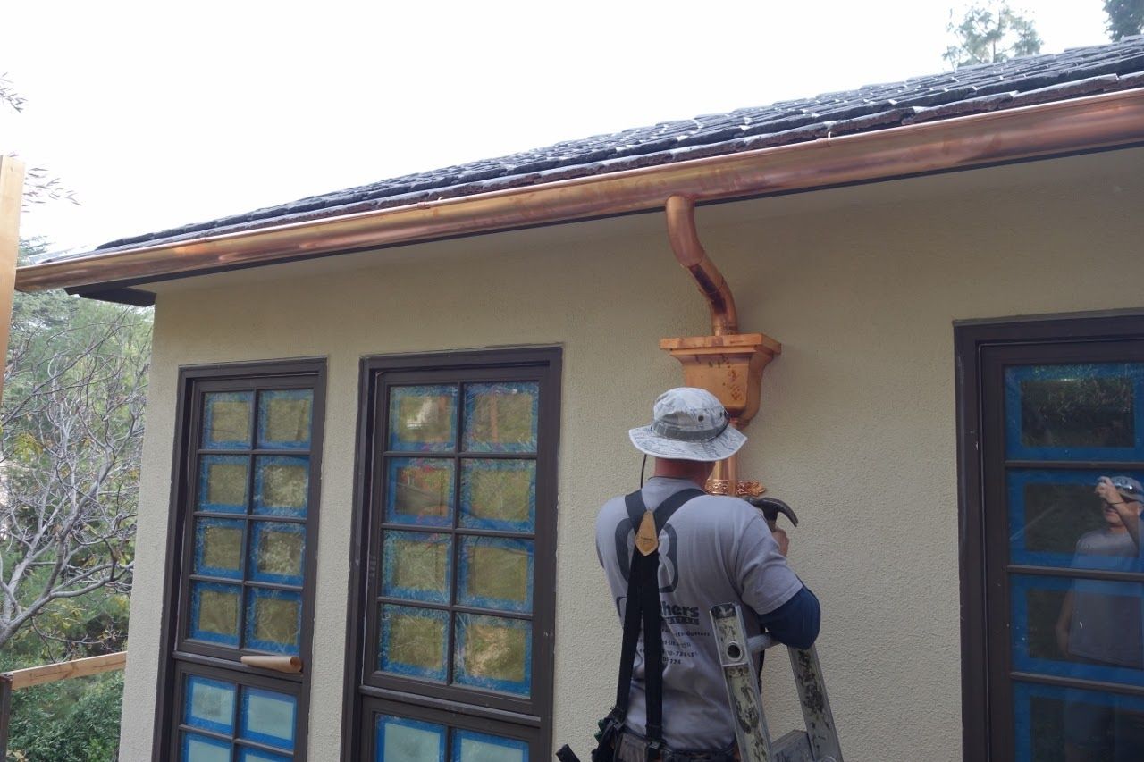 worker installing a gutter