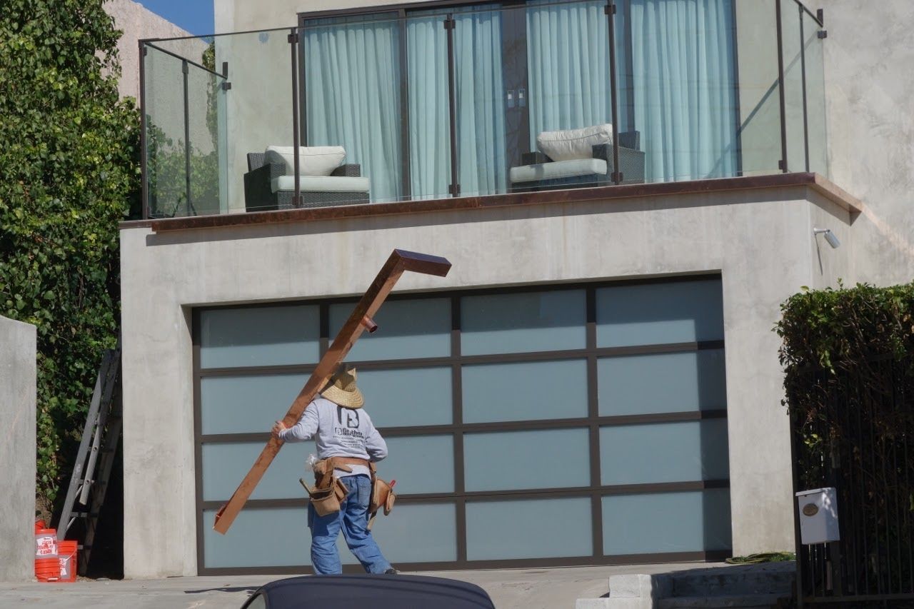worker installing a gutter
