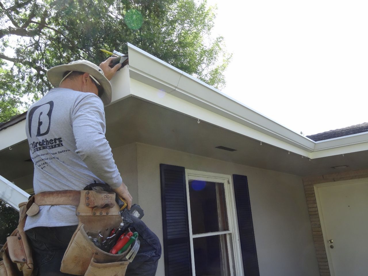 worker installing a gutter