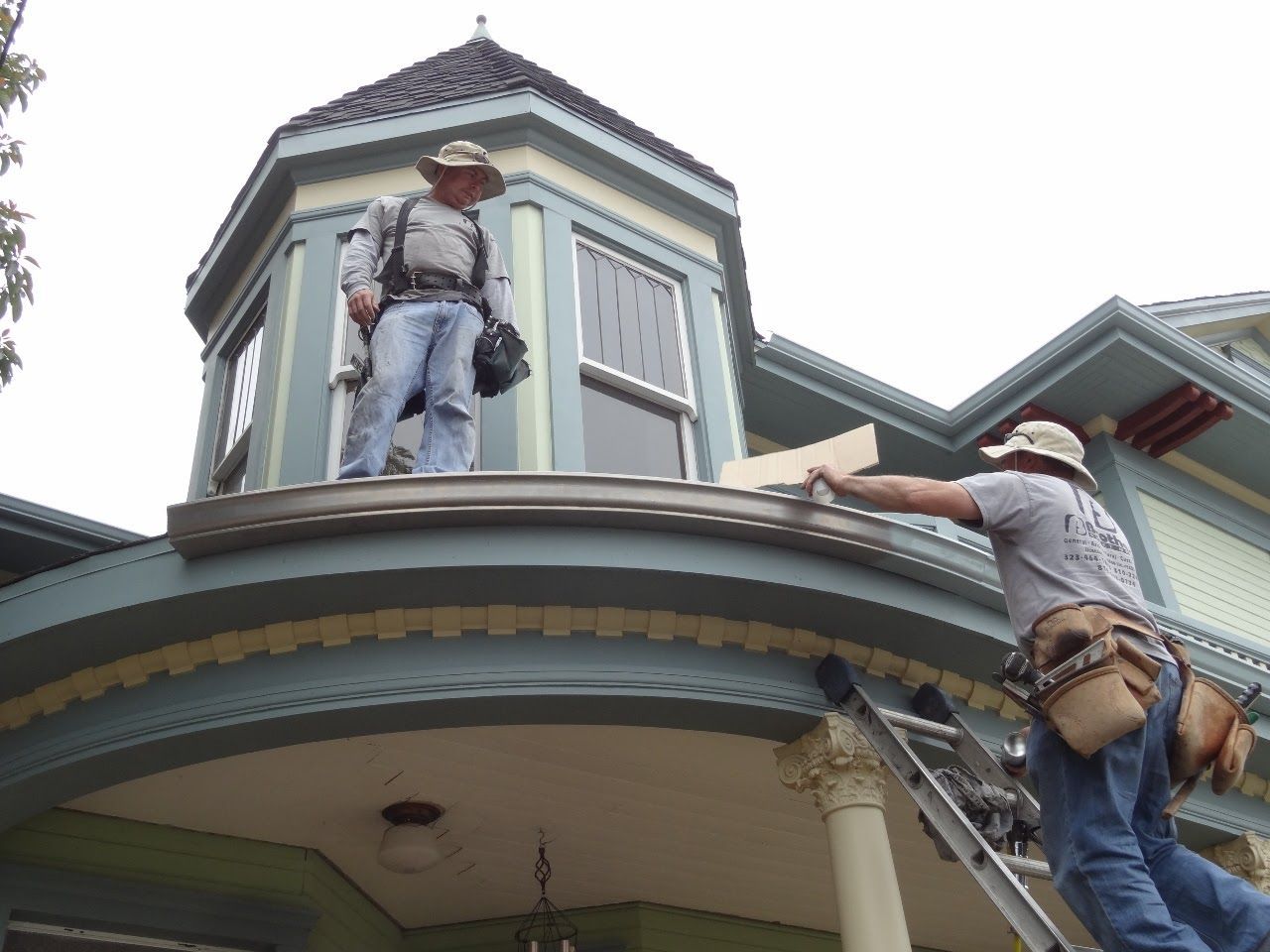 worker installing a gutter