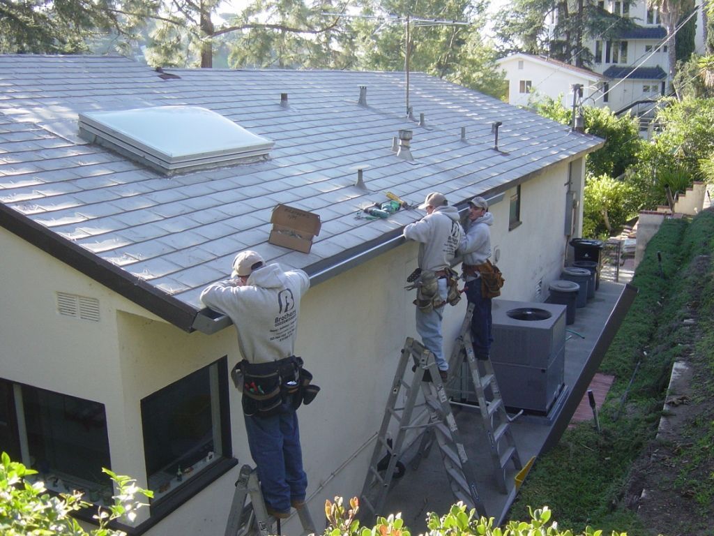 worker installing a gutter