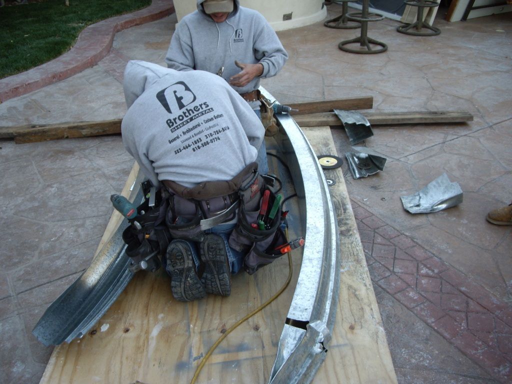 worker installing a gutter