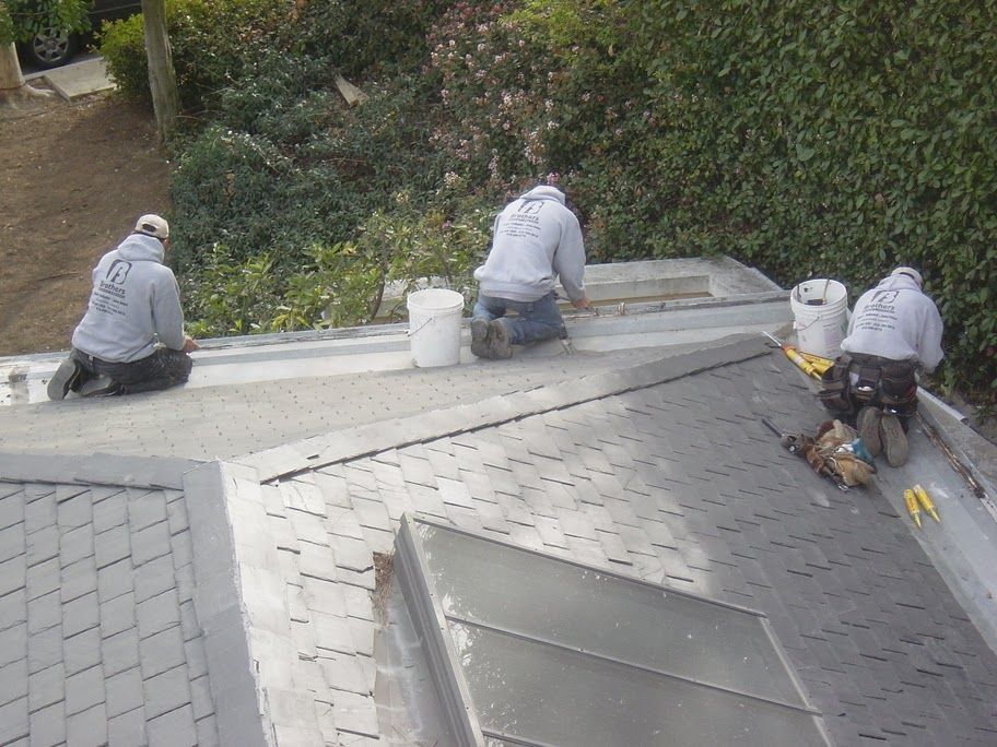 worker installing a gutter
