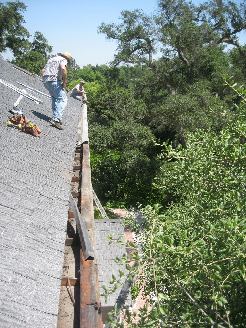 worker installing a gutter