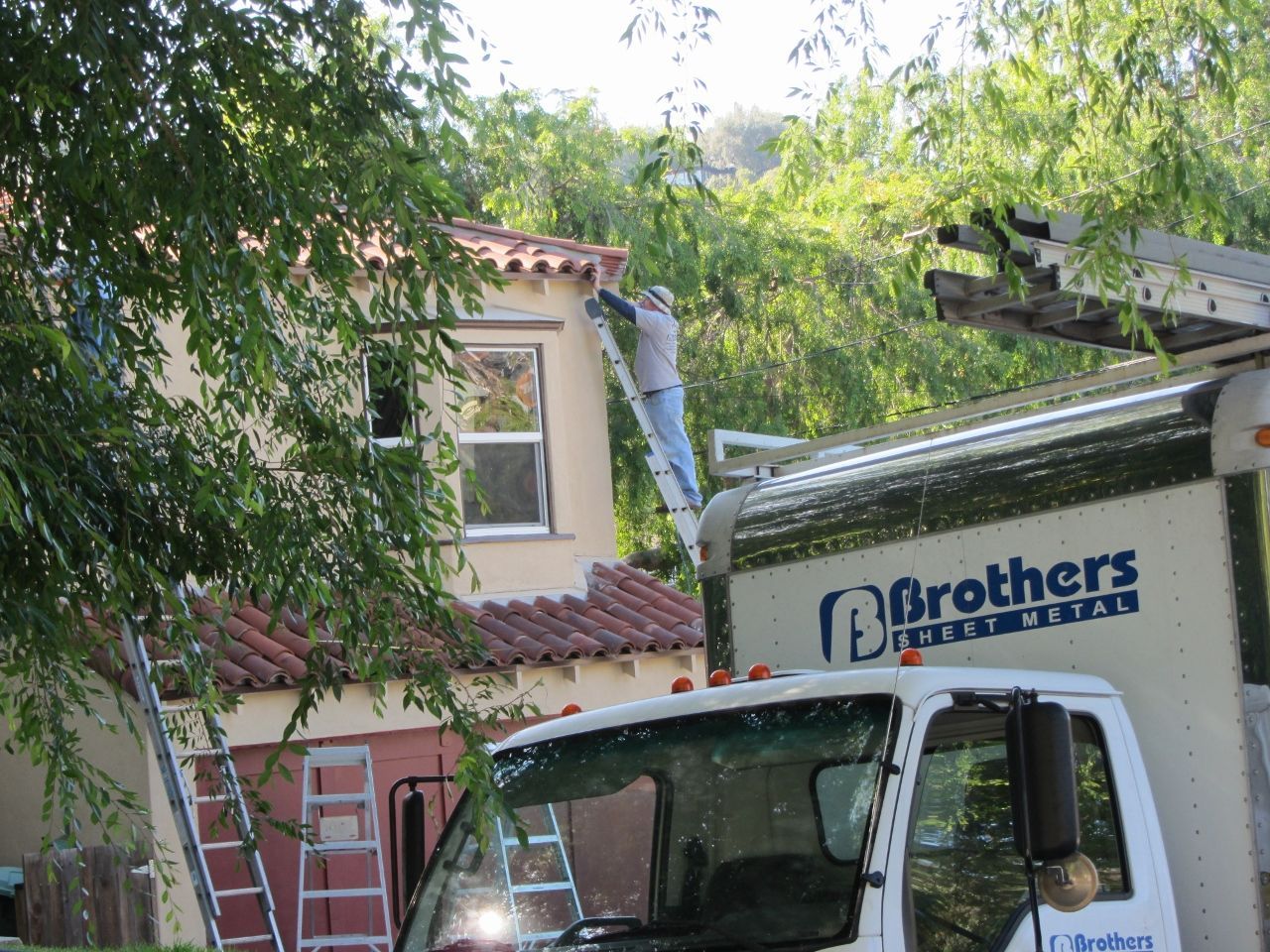 worker installing a gutter