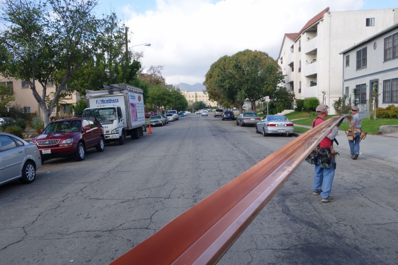 worker installing a gutter