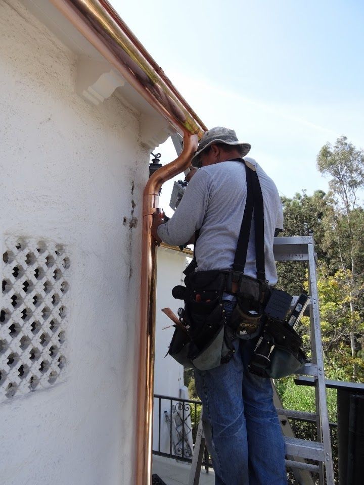 worker installing a gutter
