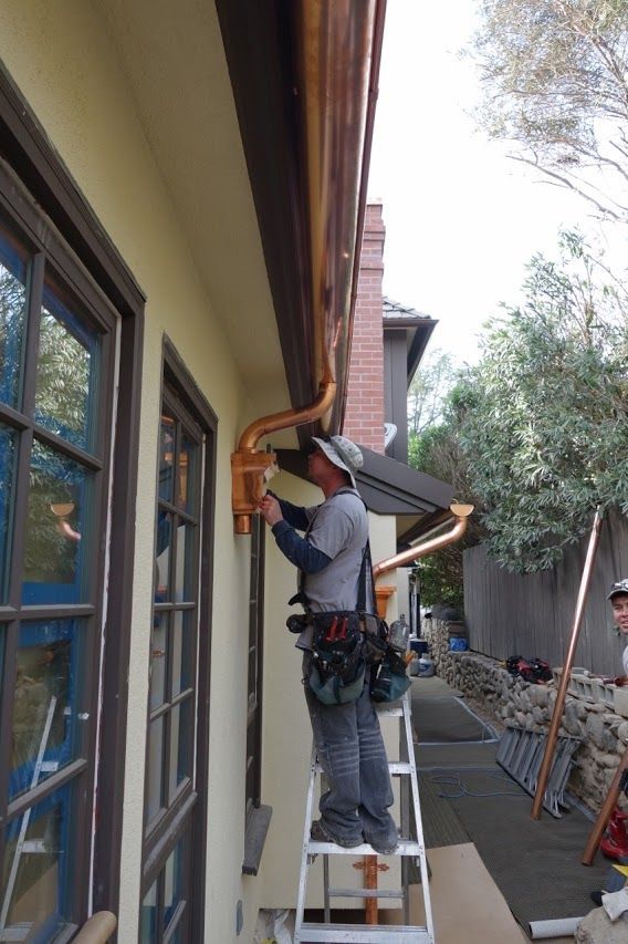 worker installing a gutter