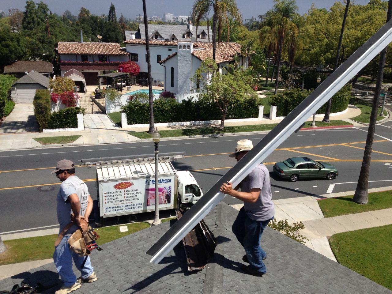 worker installing a gutter