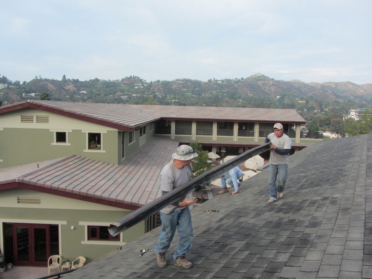 worker installing a gutter