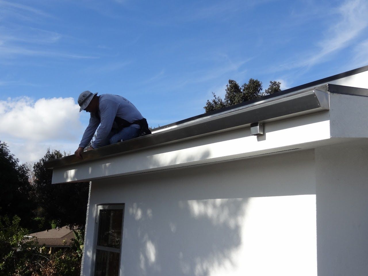worker installing a gutter