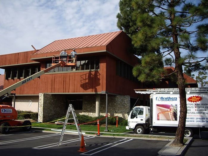 worker installing a gutter