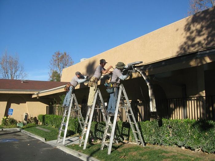 worker installing a gutter