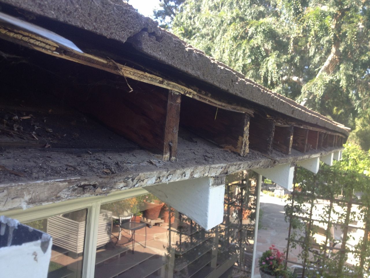 worker installing a gutter