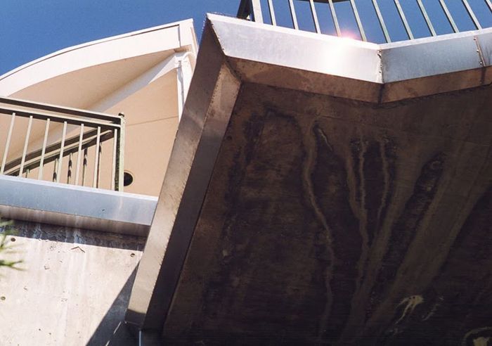 worker installing a gutter