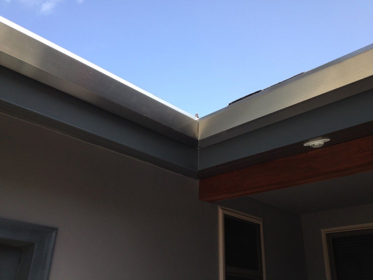 worker installing a gutter