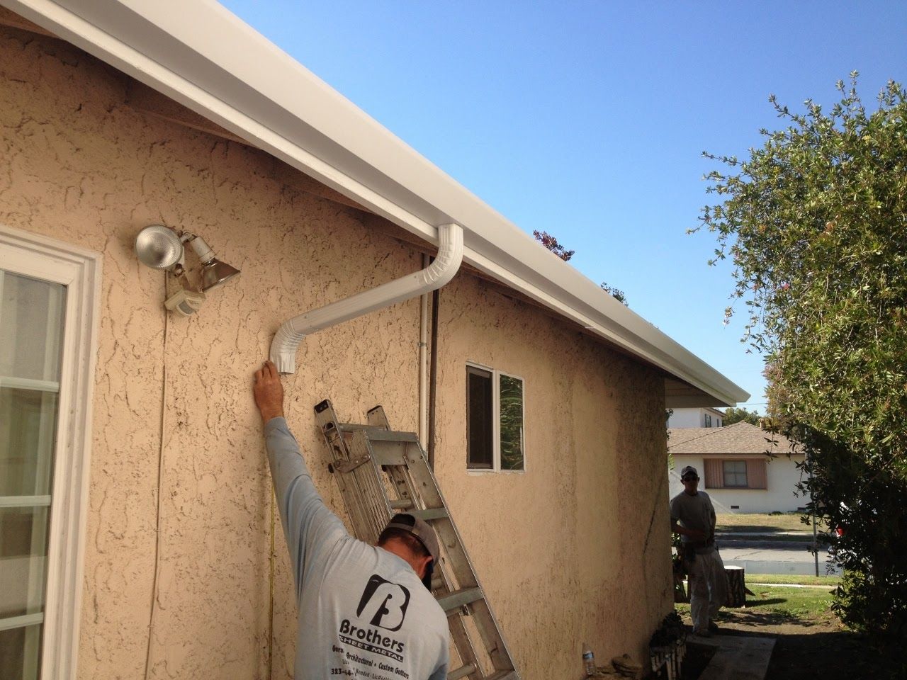 worker installing a gutter