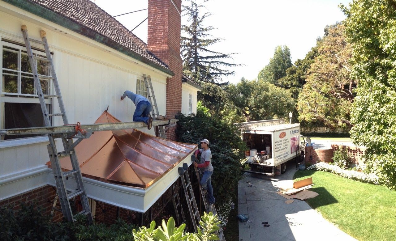 worker installing a gutter