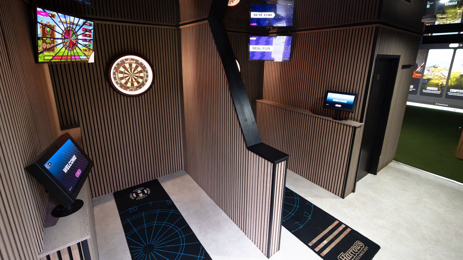 At Bloxi, we specialise in creating standout commercial spaces that bring people together and our latest project for Birdies & Bullseye at The Black Horse in Tring is a perfect example of competitive socialising done right. This ambitious build didn’t just push the boundaries of what’s possible with a converted shipping container; it demonstrated the commercial power of smart, flexible, experience‑led design.